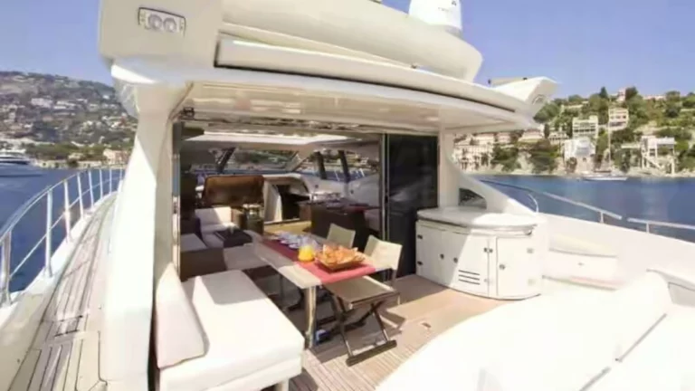 Azimut 68 FT Yacht in Abu Dhabi (2)