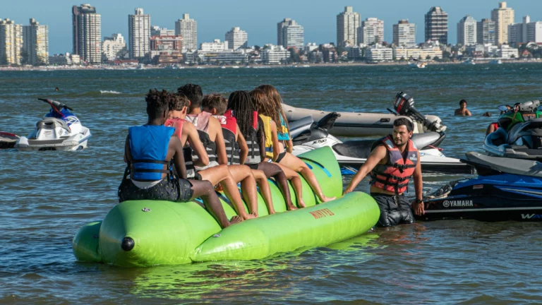 Banana Boat in Abu Dhabi (1)