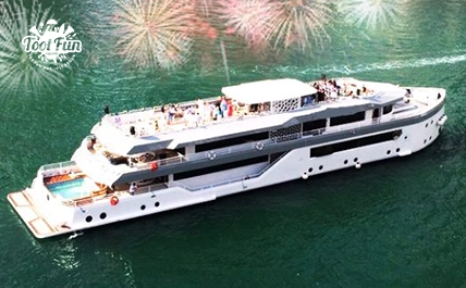 1-New-Year-Yacht-Party-Tickets.webp