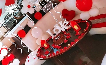 1-Yacht-Birthday-Party-Dubai-laptop-version-copy-2.webp