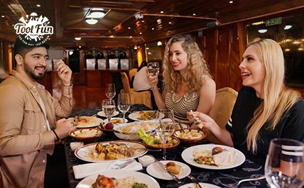 4Romantic-Yacht-Dinner-laptop-version-copy.webp