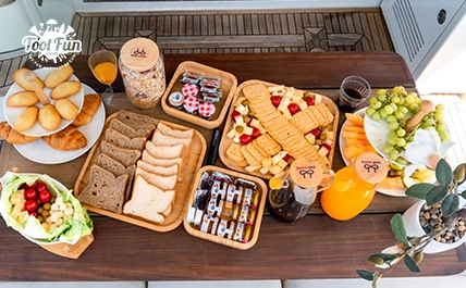 5Yacht-Breakfast-Dubai-Package-laptop-version-copy.webp