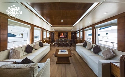 F1-101FT-Yacht-Rental-version-copy-3.webp