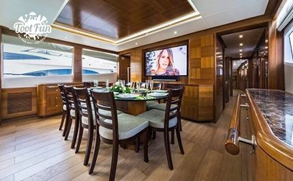 F1-101FT-Yacht-Rental-version-copy-8.webp