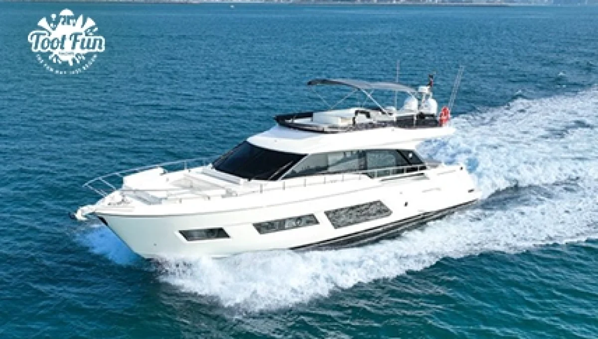 2-67-Feretti-Superyacht-laptop-version-copy.webp