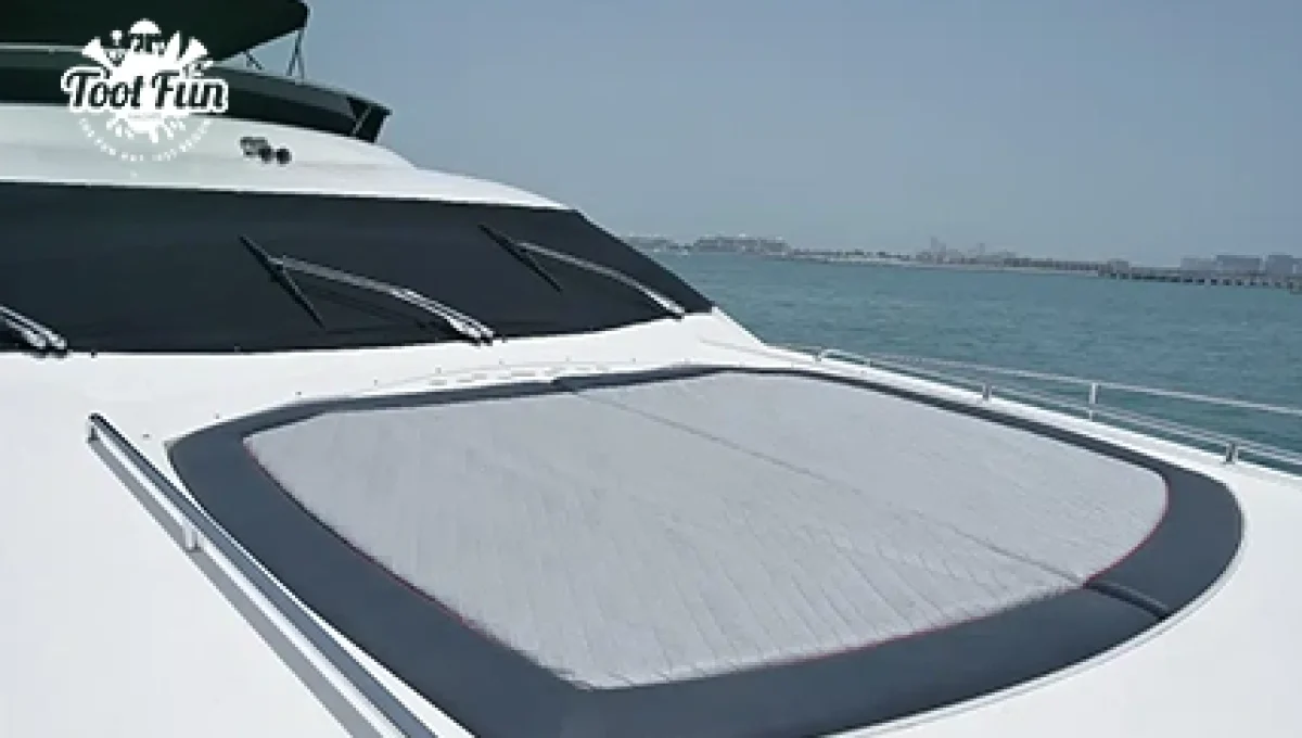 4-97-Sunseeker-Superyacht-laptop-version-copy.webp
