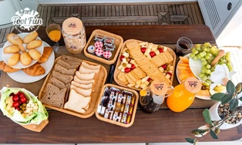 5Yacht-Breakfast-Dubai-Package-laptop-version-copy.webp