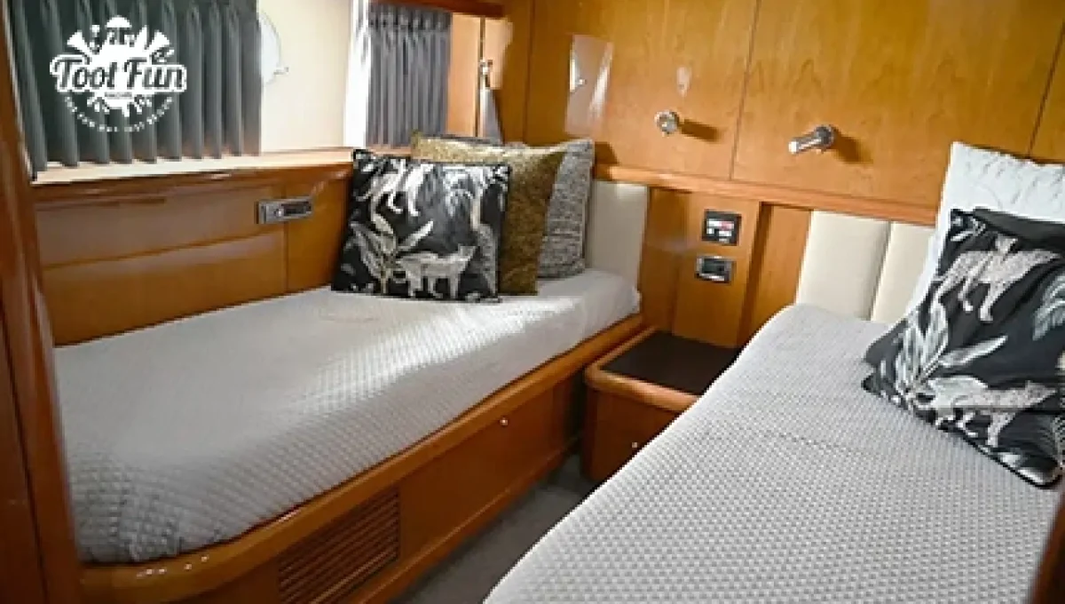 7-97-Sunseeker-Superyacht-laptop-version-copy.webp
