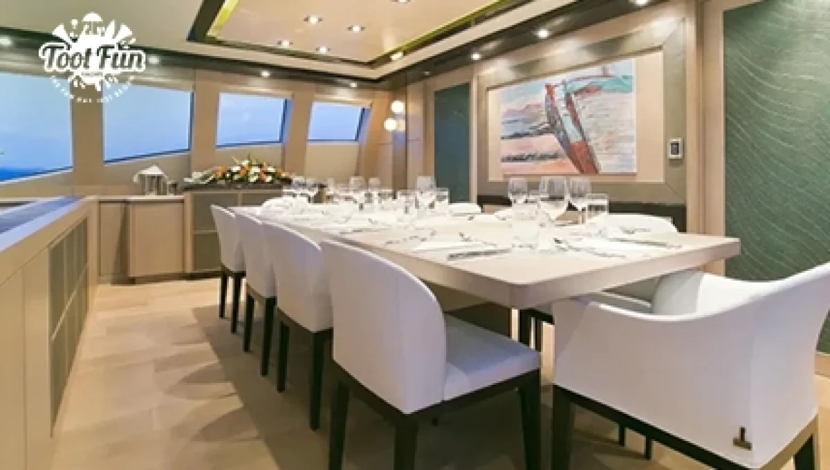 9-67-Feretti-Superyacht-laptop-version-copy.webp