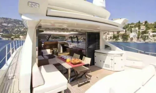 Azimut 68 FT Yacht in Abu Dhabi (2)